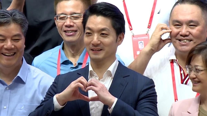 蔣萬安說，“我不是師奶殺手，但我是超級奶爸”。