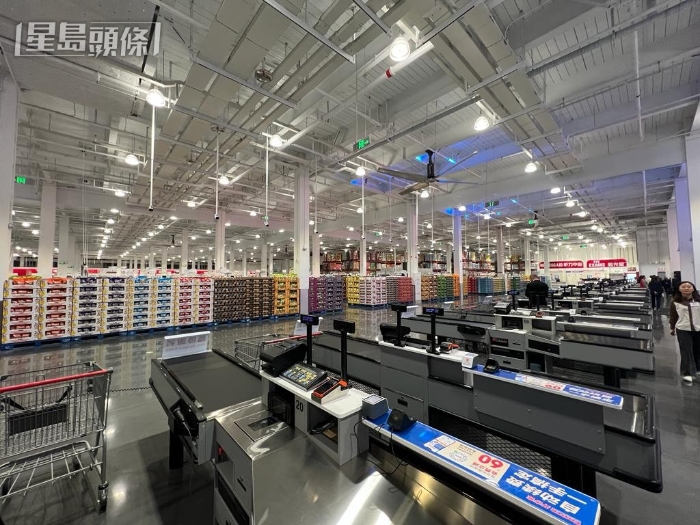 深圳 Costco 首間旗艦店空間極大，貨品種類繁多。