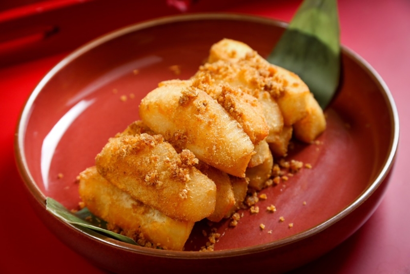 沙田18中菜新菜單——禮云子炒柚皮$298，師傅采用廣西柚皮，貪其厚身有嚼勁，炸香后加禮云子同炒，酥鬆香脆。