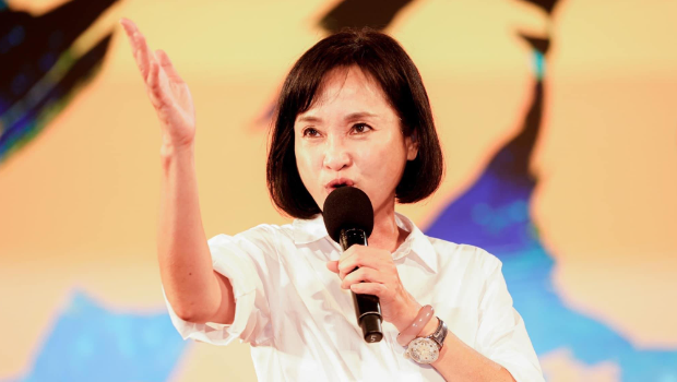 柯志恩代表國(guó)民黨不分區(qū)“立委”候選人，領(lǐng)銜出戰(zhàn)“中選會(huì)”主辦的政見(jiàn)發(fā)表會(huì)。