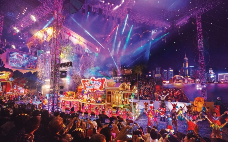 香港旅發(fā)局將于2月10日（大年初一），舉行國(guó)泰新春國(guó)際匯演之夜花車(chē)巡游及表演