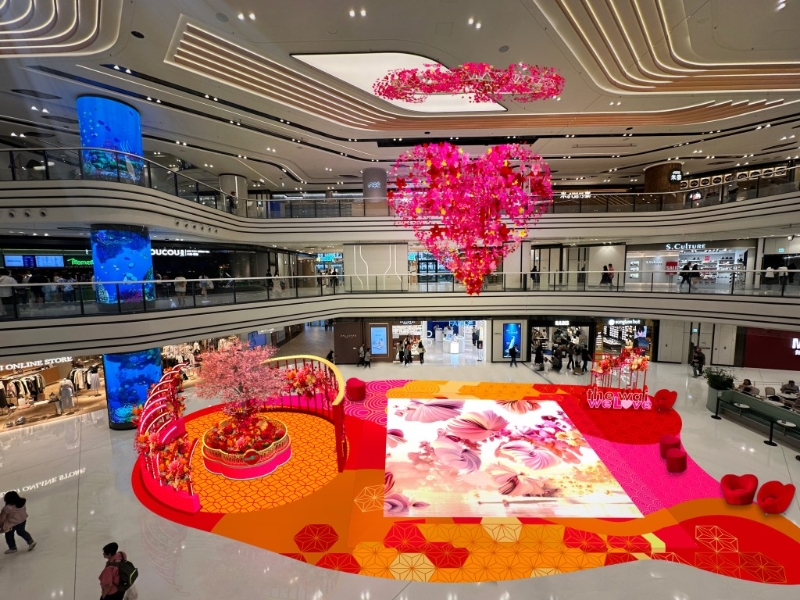 親子好去處2024︳5大港鐵商場(chǎng)龍年賀年打卡位：圍方“繁花綻放新春庭園”（圖片來(lái)源：港鐵）