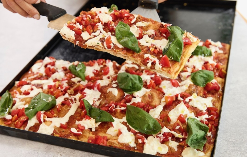 Italiana 100克$35，以番茄、水牛芝士、羅勒及特級初榨橄欖油制成經(jīng)典的意式味道。