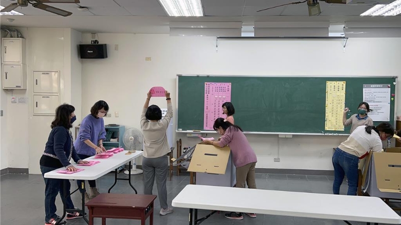 臺(tái)南市的投票所正陸續(xù)開票中