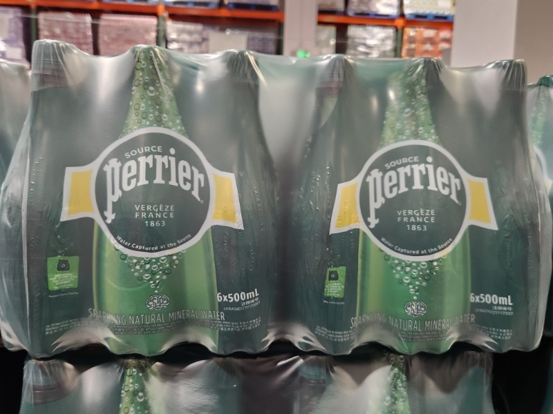 有氣礦泉水平香港足足平三分二。 資料圖片