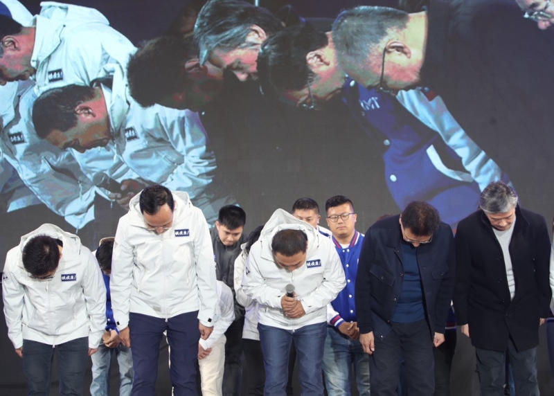 侯友宜鞠躬 侯友宜鞠躬