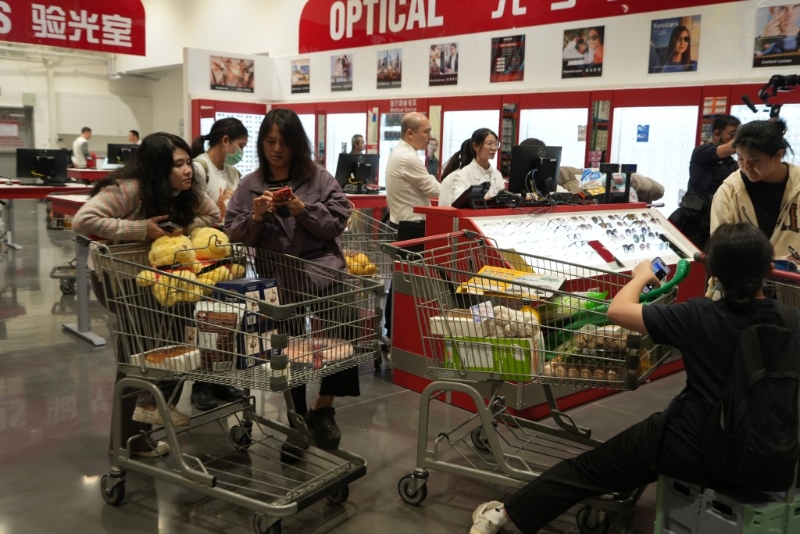 記者直擊Costco現(xiàn)場(chǎng)。