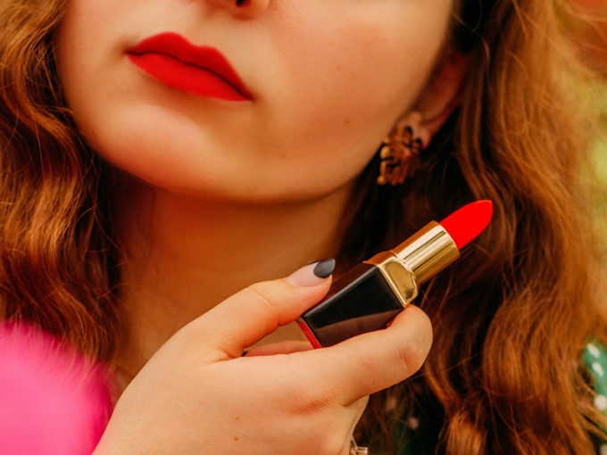 唇膏是不少愛(ài)美人士必備的化妝品。資料圖片
