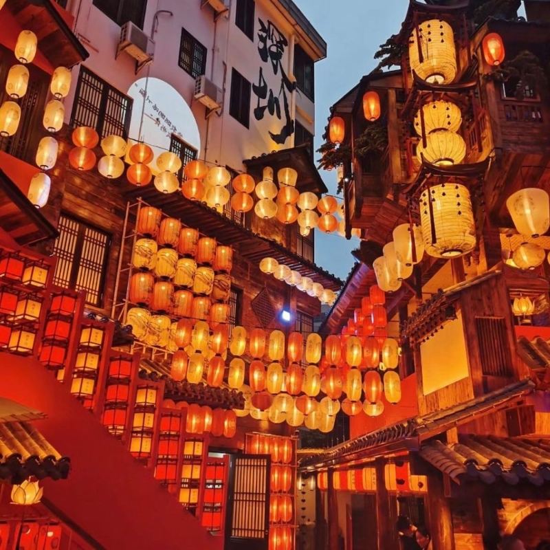 巨型的古風(fēng)實(shí)景布置一點(diǎn)也不馬虎 巨型的古風(fēng)實(shí)景布置一點(diǎn)也不馬虎