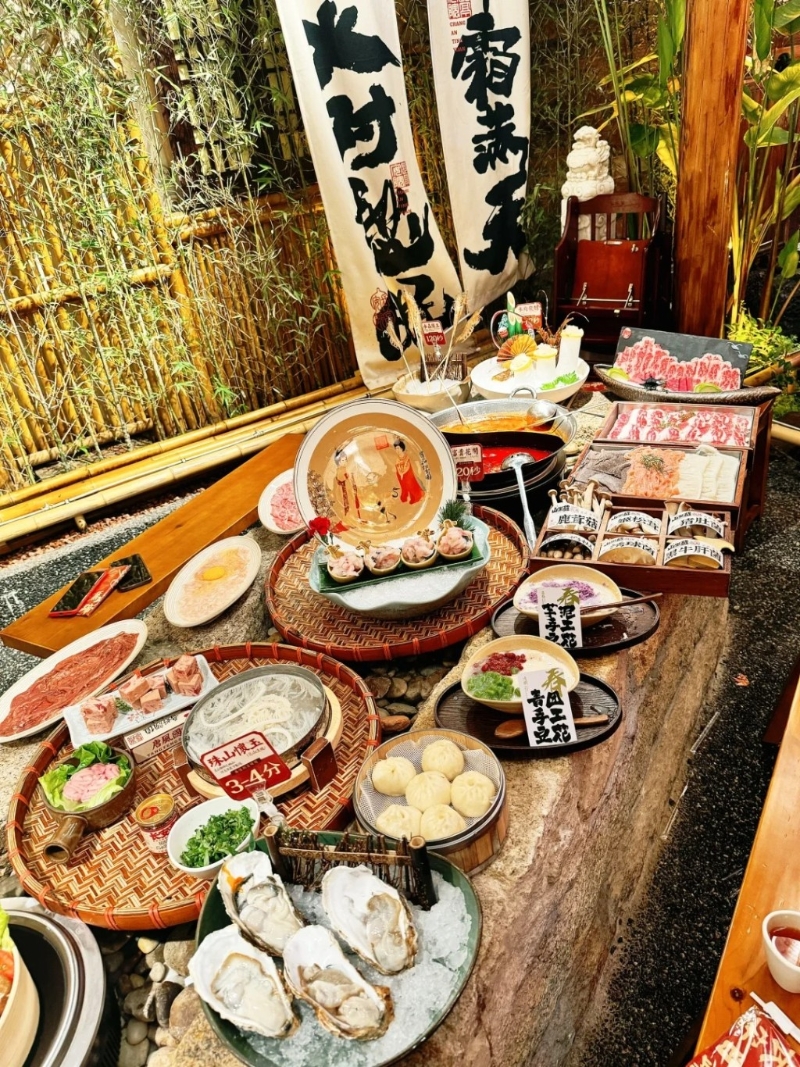 沉浸于如古城的環(huán)境內(nèi)吃火鍋 沉浸于如古城的環(huán)境內(nèi)吃火鍋