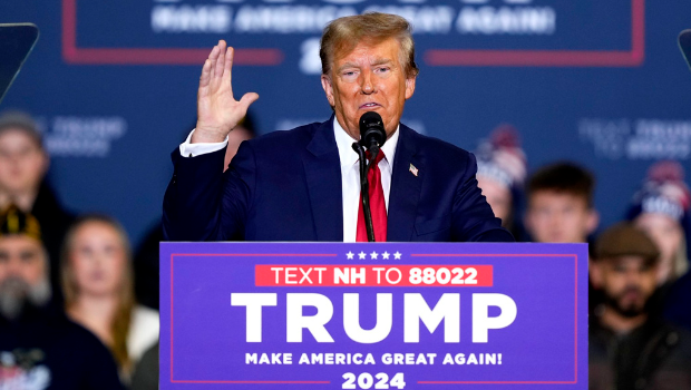 美國(guó)總統(tǒng)拜登19日在競(jìng)選活動(dòng)上，誤將黨內(nèi)對(duì)手黑莉（Nikki Haley）當(dāng)成民主黨前眾院議長(zhǎng)裴洛西猛轟。