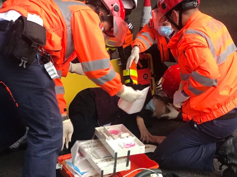 86歲婆婆車禍后頭部受創(chuàng)，送往瑪麗醫(yī)院治理，留醫(yī)深切治療病房。