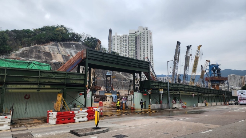 美東邨其中兩幢正進(jìn)行重建。