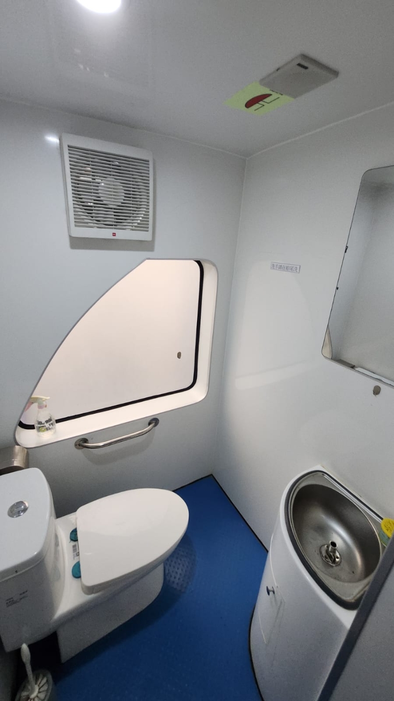 船內(nèi)設(shè)有洗手間。