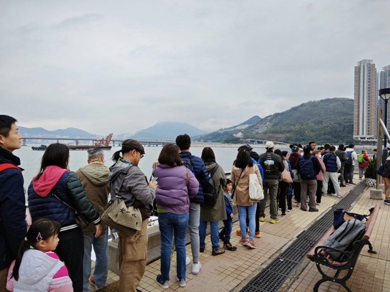 將軍澳至西灣河街渡啟航，最快15分鐘過(guò)海，乘客贊多項(xiàng)交通選擇