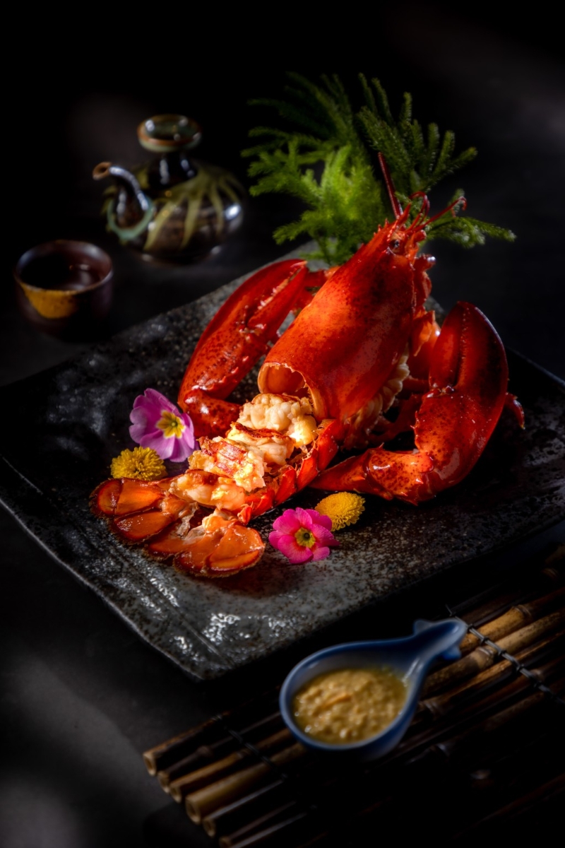 千鶴閃耀龍年煙花盛筵/$988/H，包羅鐵板燒波士頓龍蝦、銀鱈西京燒、日本蜜瓜及甘薯水羊羹等，首20位顧客享9折。