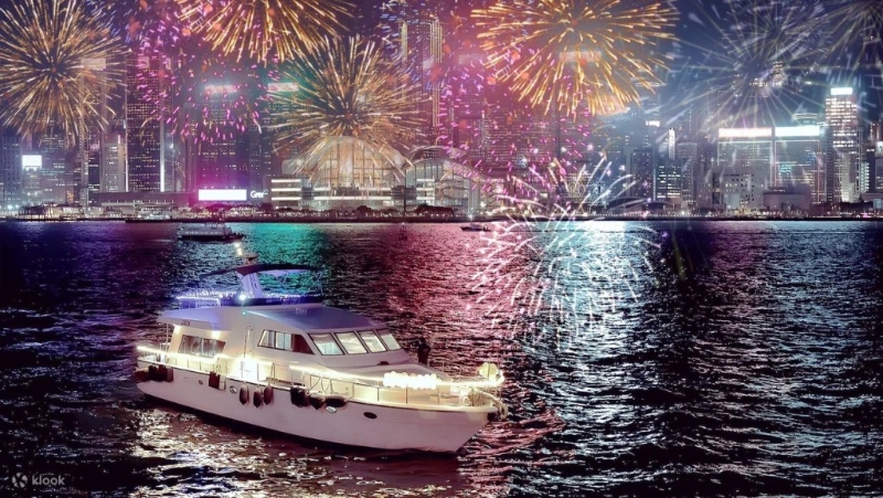 璀璨之夜啟航/每位$1,188/K，船上品嘗港風(fēng)小點及熱茶，於1月31日或前，以指定信用卡結(jié)帳享即時折扣。（圖片來源：Klook網(wǎng)站）