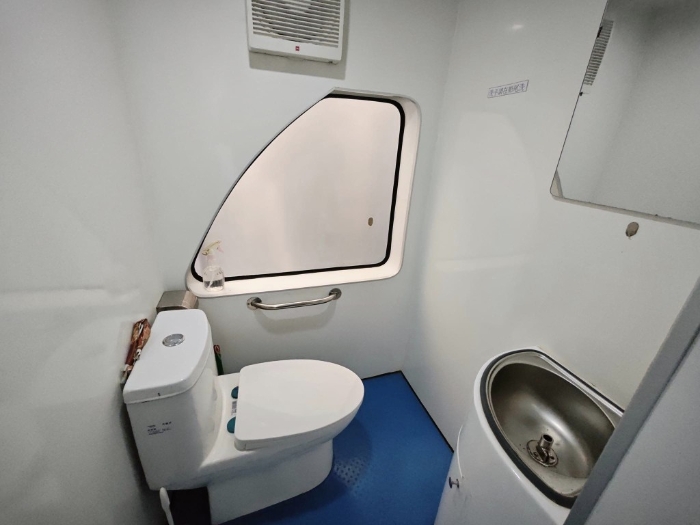 船內(nèi)設(shè)有洗手間。