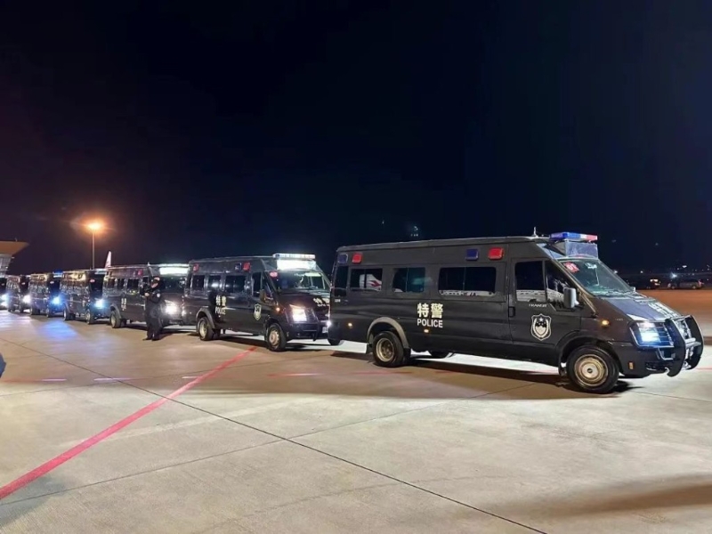 「果敢王」白所成等10名重犯被押解回國(guó)。 央視新聞