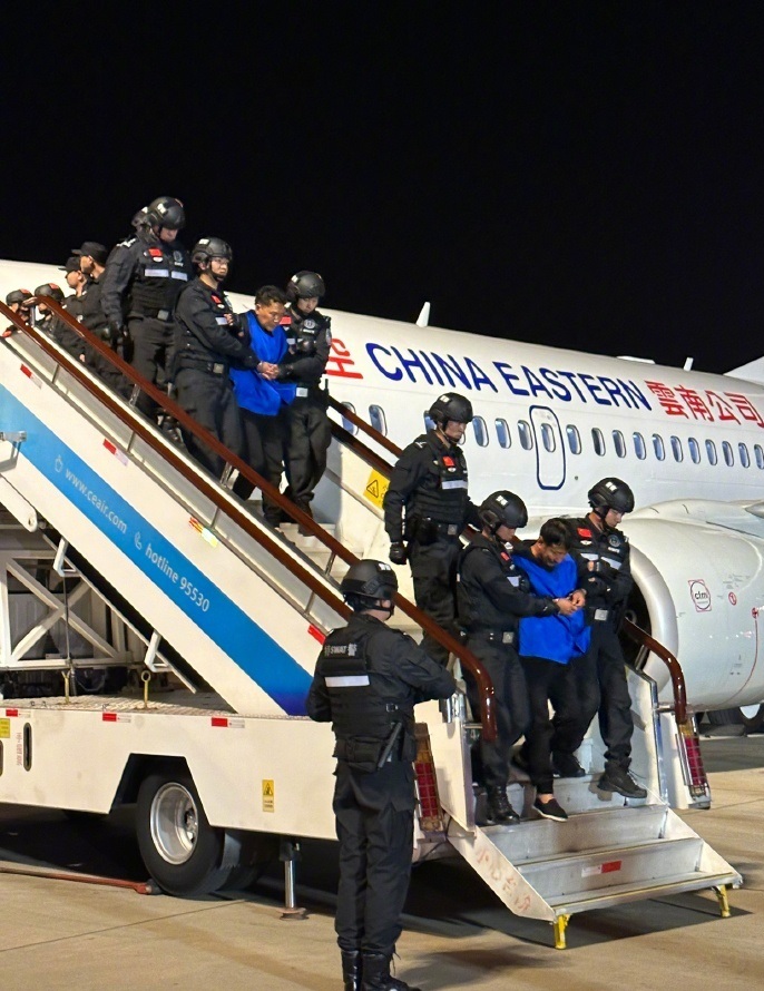 緬北電詐四大家族重要頭目大都落網(wǎng)，被押回中國(guó)受審。人民網(wǎng)