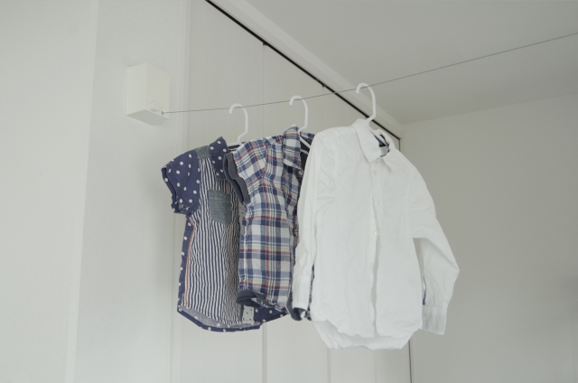 回南天又潮濕又天陰，衣服好難晾干。