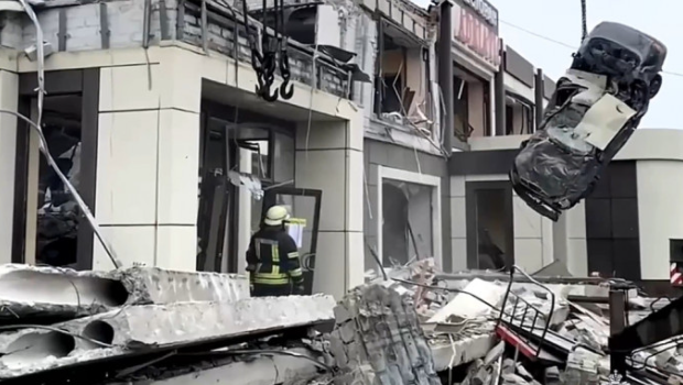 盧甘斯克一間面包店遭受炮擊。