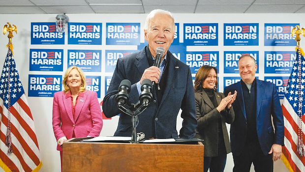 美國(guó)南卡羅來(lái)納州3日舉行民主黨首場(chǎng)黨內(nèi)總統(tǒng)初選，爭(zhēng)取連任的美國(guó)總統(tǒng)拜登以96.8％得票率，獲壓倒性勝利。