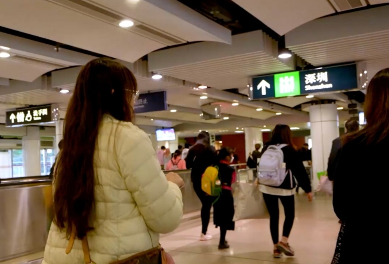 通常來説，Gaga每天都會6點起床，7點之前抵達羅湖口岸關口附近，大概10多分鐘就能過關抵達香港。