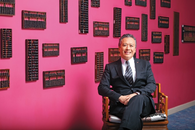 李錦記集團(tuán)家族則以177億美元身定，排名第4。 圖為李錦記第四代李惠中。