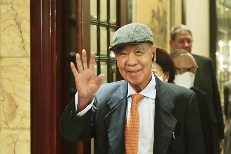 銀河娛樂(lè)主席呂志和，身家121億美元（約946億港元），排名第7。