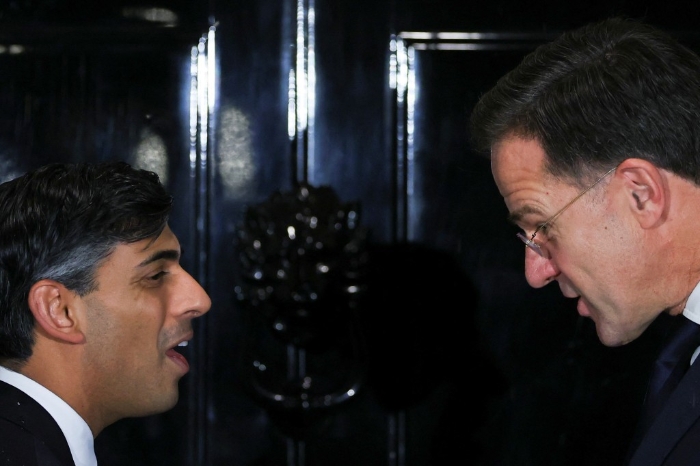 蘇納克（左）表明英國大力支持呂特。