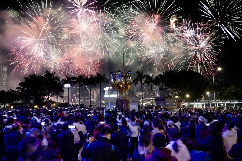 《預(yù)算案》計劃每月在維港舉行煙花和無人機表演 《預(yù)算案》計劃每月在維港舉行煙花和無人機表演