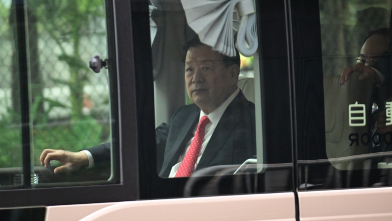 夏寶龍乘坐專車抵達(dá)中聯(lián)辦。