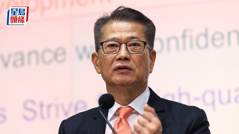 財政司司長陳茂波發(fā)表《財政預(yù)算案》 財政司司長陳茂波發(fā)表《財政預(yù)算案》