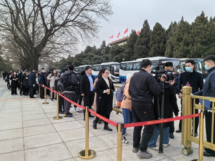 排隊等候入場 排隊等候入場