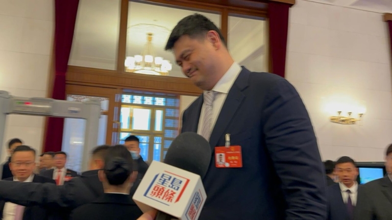 姚明未有回答是否會來港便進入會議廳。