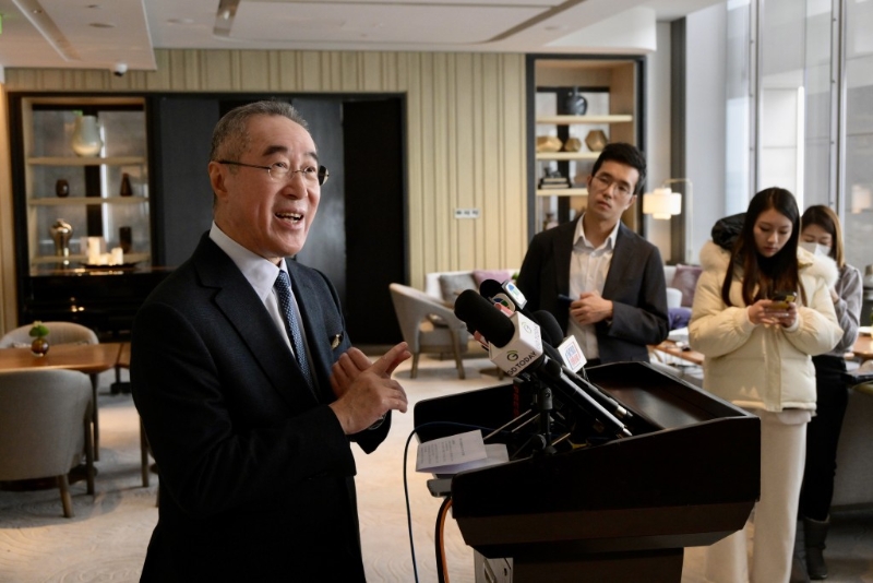 唐英年表示，透過債項(xiàng)強(qiáng)化短中期資金流是可以接受。