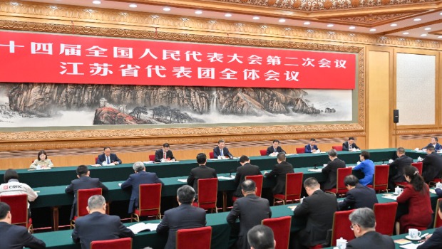 中共中央總書記、國家主席、中央軍委主席習(xí)近平參加他所在的十四屆全國人大二次會(huì)議江蘇代表團(tuán)審議