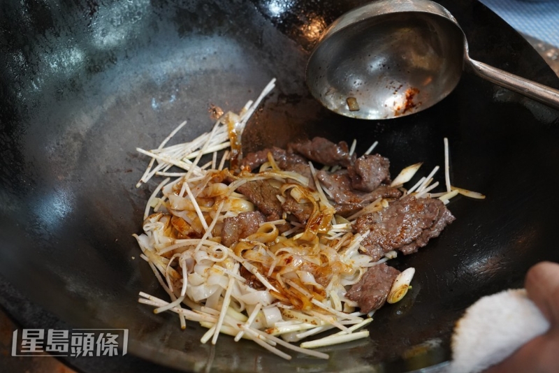 干炒牛河著重鑊氣。