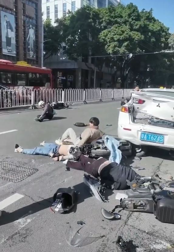 廣州房車鬧市亂沖撞，傳最少12人倒地1