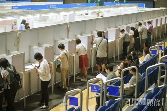 近四千個不同行業(yè)的職位空缺 近四千個不同行業(yè)的職位空缺