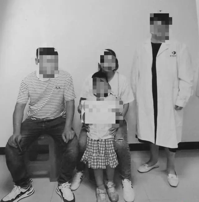 男童穿裙做“父女”親子鑒定3 男童穿裙做“父女”親子鑒定3