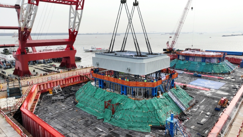 張靖皋長江大橋主塔高達(dá)350米