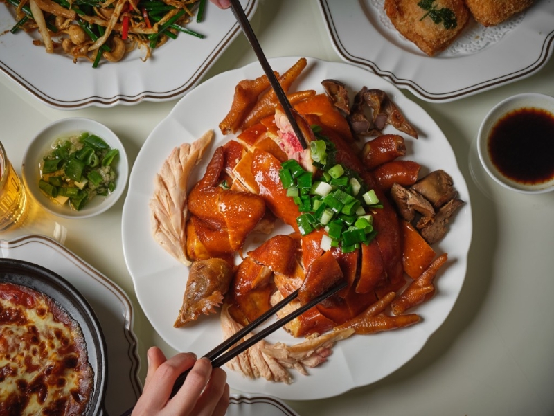 合時秘制茶皇雞 $668 (全只)  $368(半只)