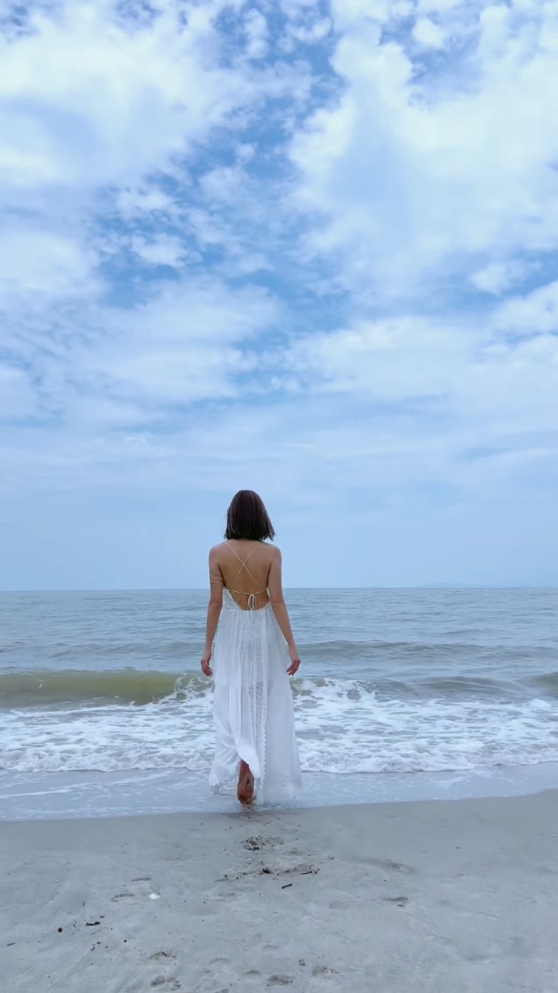 朱智賢大曬美背。