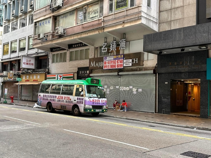 網(wǎng)民在討論區(qū)上載相片，指尖沙咀多條街都有吉鋪。 網(wǎng)上圖片