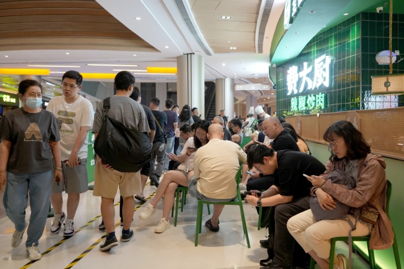 羅湖商場內(nèi)熙來攘往