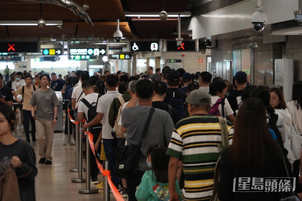 排隊(duì)入閘 排隊(duì)入閘