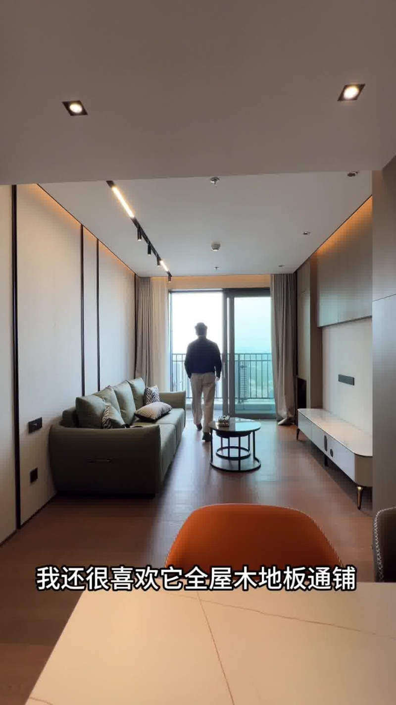 博主又大贊公寓的木地板。