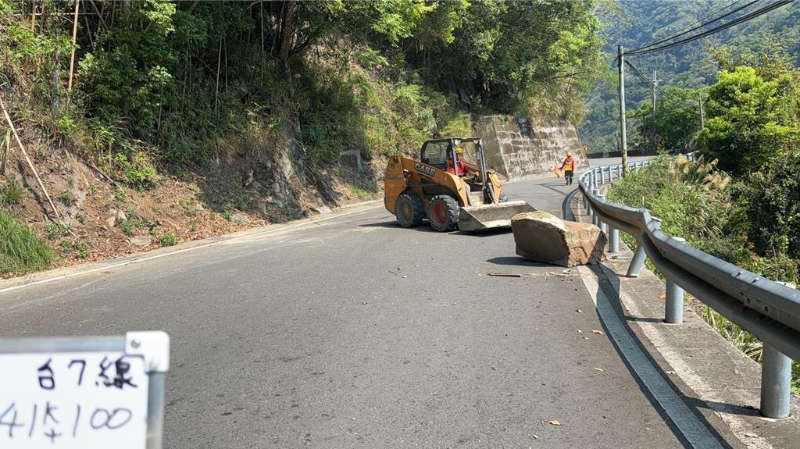 桃園復(fù)興區(qū)出現(xiàn)落石